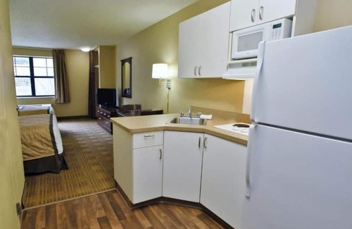 Eagan Apartment | 1 King Bed | Suite, Nsmk, Kitchen, Sofa-Bed