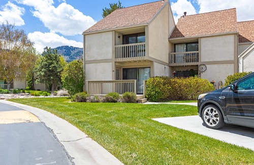 Park Meadows Condo | Walk to Rec Ctr & Free Ski Shuttle! Dog-Friendly, Sleeps 8 | Moose Mgmt RC18