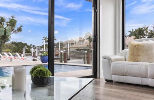 South Lake House | Modern 5-Bedroom Waterfront Villa with Private Pool, Dock, and Jacuzzi in Hollywood