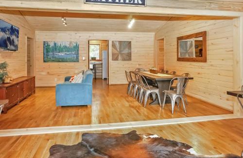 Wimberley House | Wimberley Log Cabins Resort and Suites- Reunion Cabin