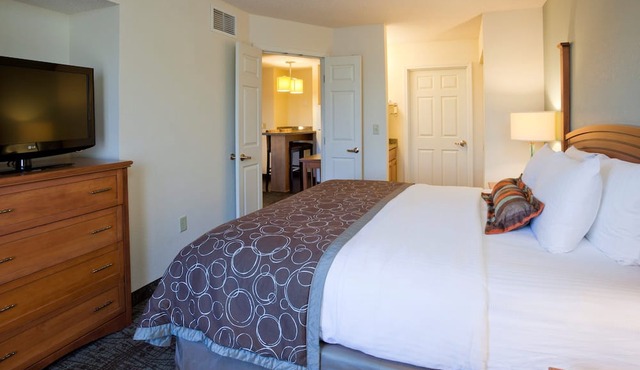 1 BR Suite 5 Mns to Mall of America + Free Wi-Fi!