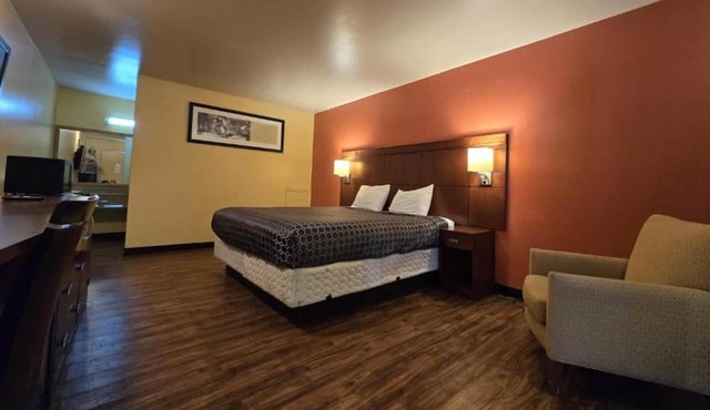 King Bed|Smk|Newport News PA
