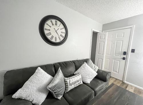 Lovely 2 bedroom! Close to All in a 4Plex